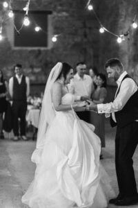 brides dances at wedding